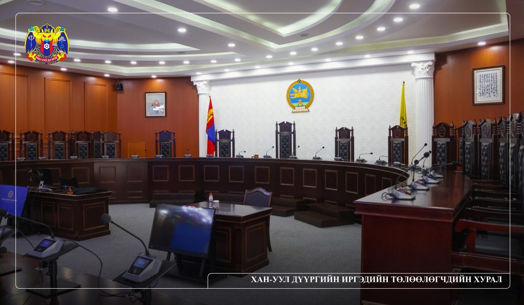 Хан-Уул дүүргийн ЕБ-ын 52 дугаар сургуулийн ахлах ангийн сурагчид Улсын Дээд Шүүхийн үйл ажиллагаатай танилцлаа