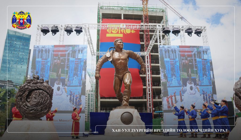 ДАРХАН АВАРГА Ж.МӨНХБАТЫН ГЭРЭЛТ ХӨШӨӨ ХУД-ИЙН 15-Р ХОРОО, ТӨВ ЦЭНГЭЛДЭХИЙН ӨМНӨ СҮНДЭРЛЭЛЭЭ